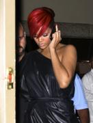 th_14550_RihannaleavingAGOrestaurantinLA19.7.2010_11_122_131lo.jpg