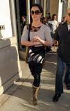 th_72658_britney_spears_out_shopping_in_beverly_hills_tikipeter_celebritycity_028_123_2lo.jpg
