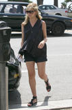 th_11817_Preppie_-_Sarah_Michelle_Gellar_at_the_Ivy_at_the_Shore_before_shopping_on_Montana_in_Santa_Monica_-_August_2_2009_037_122_210lo.jpg