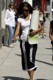th_30731_Halle_Berry_going_to_her_yoga_lesson_06_122_233lo.jpg