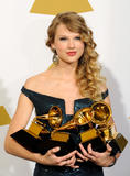 Taylor Swift - Страница 3 Th_49720_Taylor_Swift_celebutopia_net_335_122_413lo