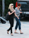 th_72237_Preppie_-_Reese_Witherspoon_stops_for_coffee_in_Santa_Monica_-_Jan._16_2010_583_122_441lo.jpg