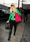 Paris Hilton - Страница 5 Th_30129_celebrity-paradise.com-The_Elder-Paris_Hilton_2009-12-09_-_shopping_in_West_Hollywood_5171_122_527lo
