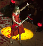 th_50096_Preppie_Taylor_Swift_turns_on_the_Westfield_Christmas_Lights_47_122_589lo.jpg