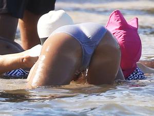 Jessica Alba – Bikini Candids in Caribbean34fmertkzn.jpg