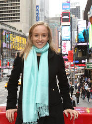 http://img177.imagevenue.com/loc434/th_119830318_NastiaLiukin_billboard_times_square_03_122_434lo.jpg